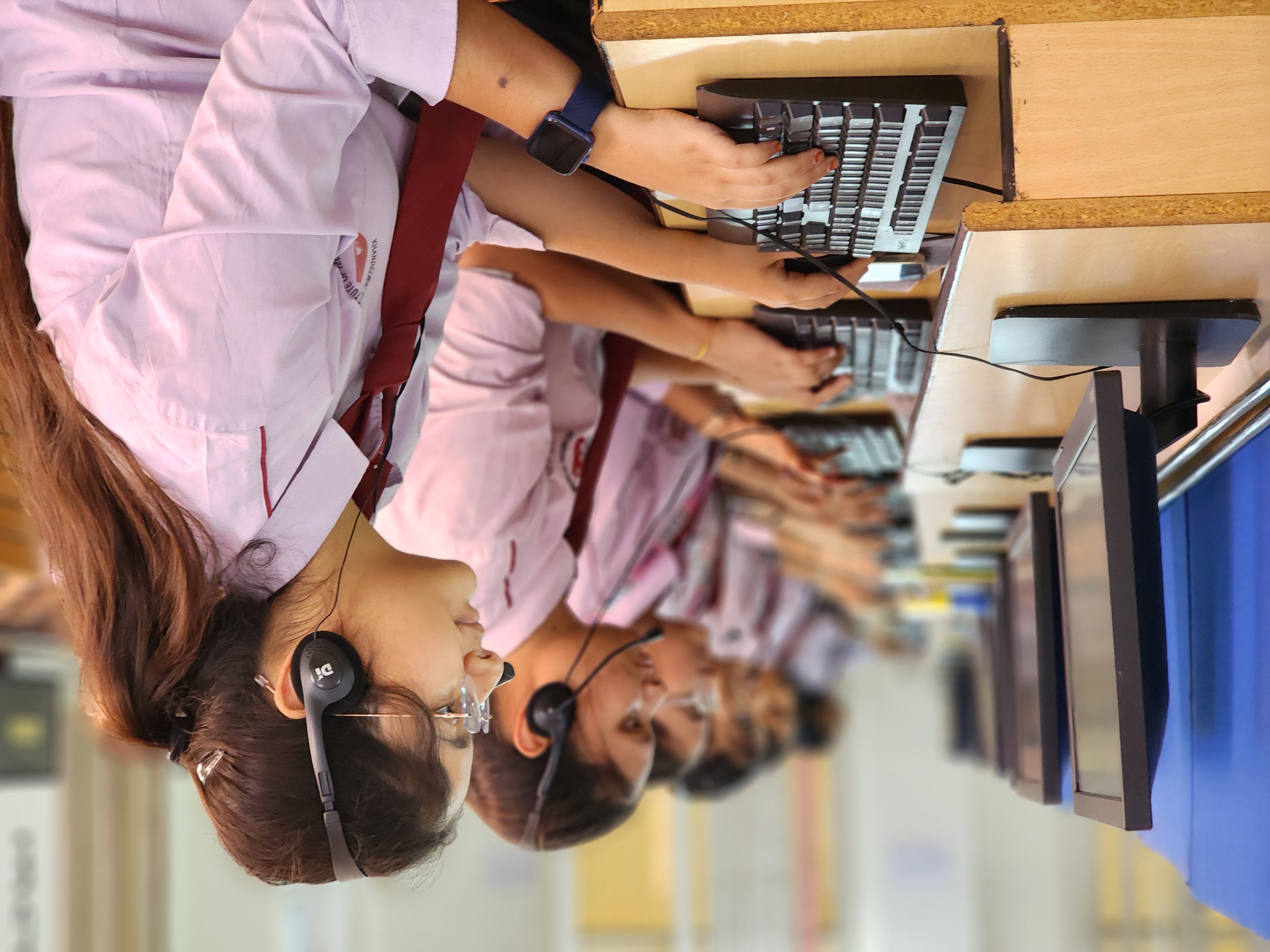 Campus computer lab with girls