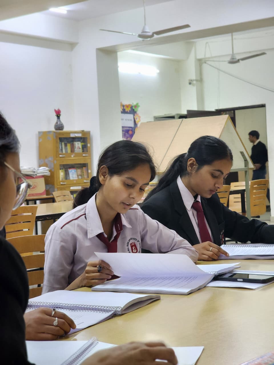 Campus computer lab with girls